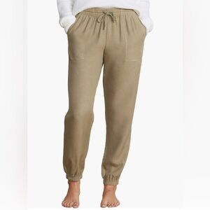Barefoot Dreams Malibu Collection  XS jogger. Color is Military